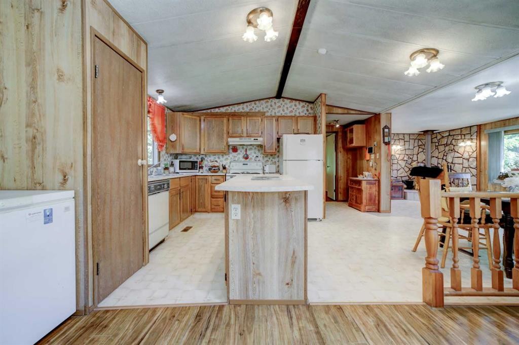 5670 16 Avenue, Coleman, AB - Indoor Photo Showing Kitchen