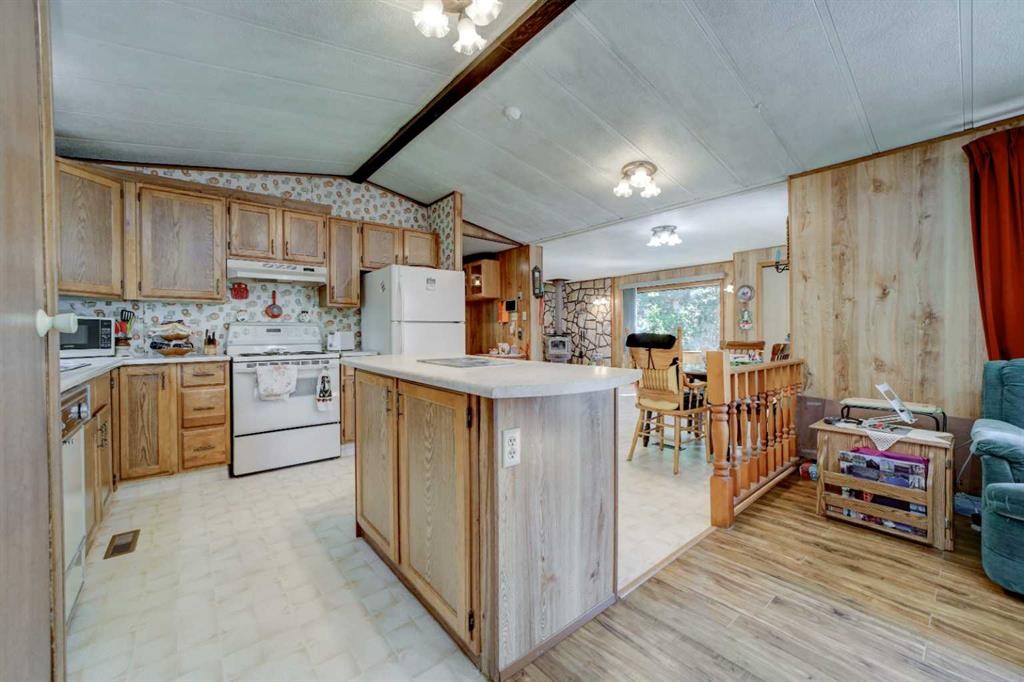 5670 16 Avenue, Coleman, AB - Indoor Photo Showing Kitchen