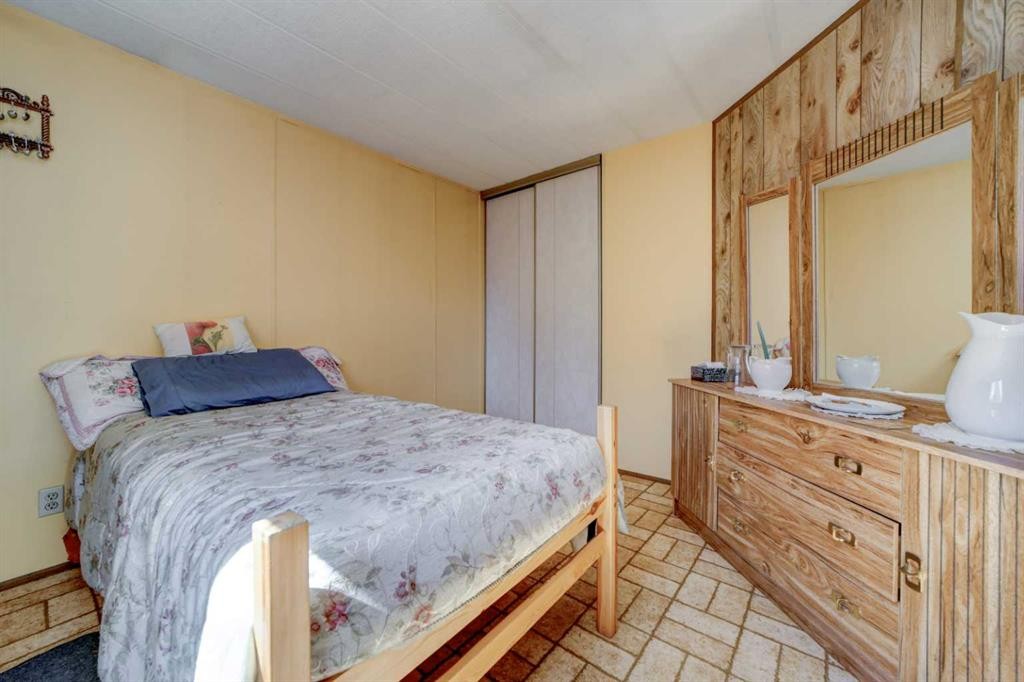 5670 16 Avenue, Coleman, AB - Indoor Photo Showing Bedroom