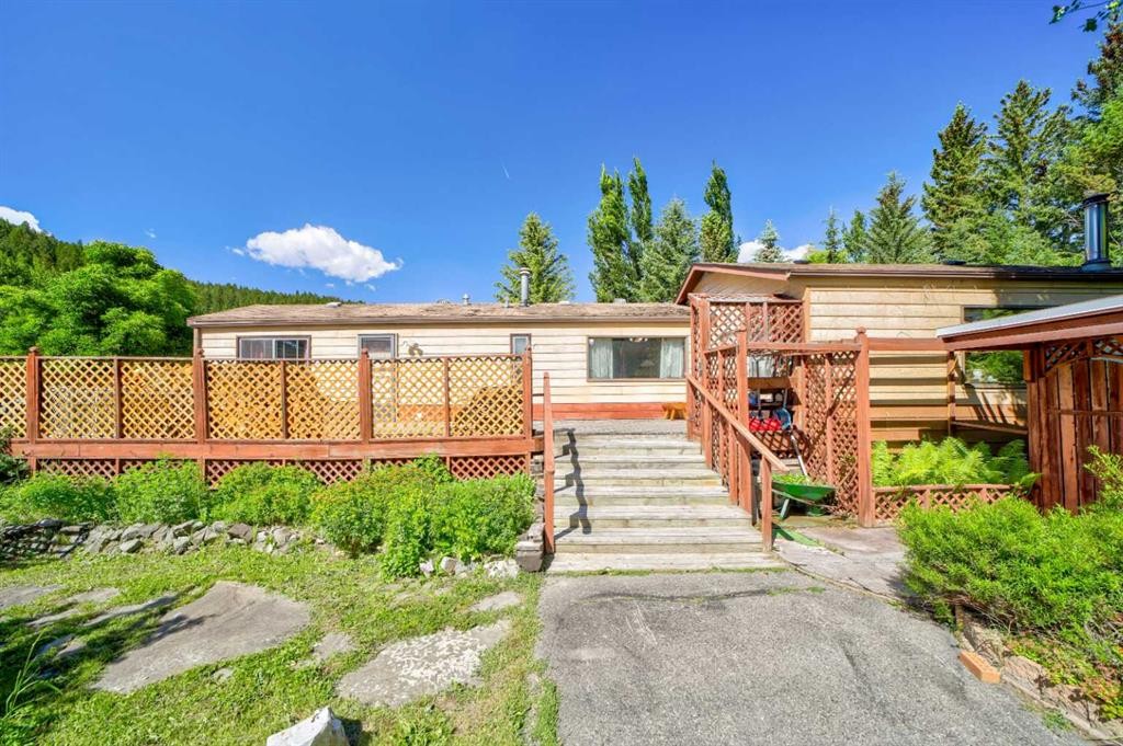 5670 16 Avenue, Coleman, AB - Outdoor With Deck Patio Veranda