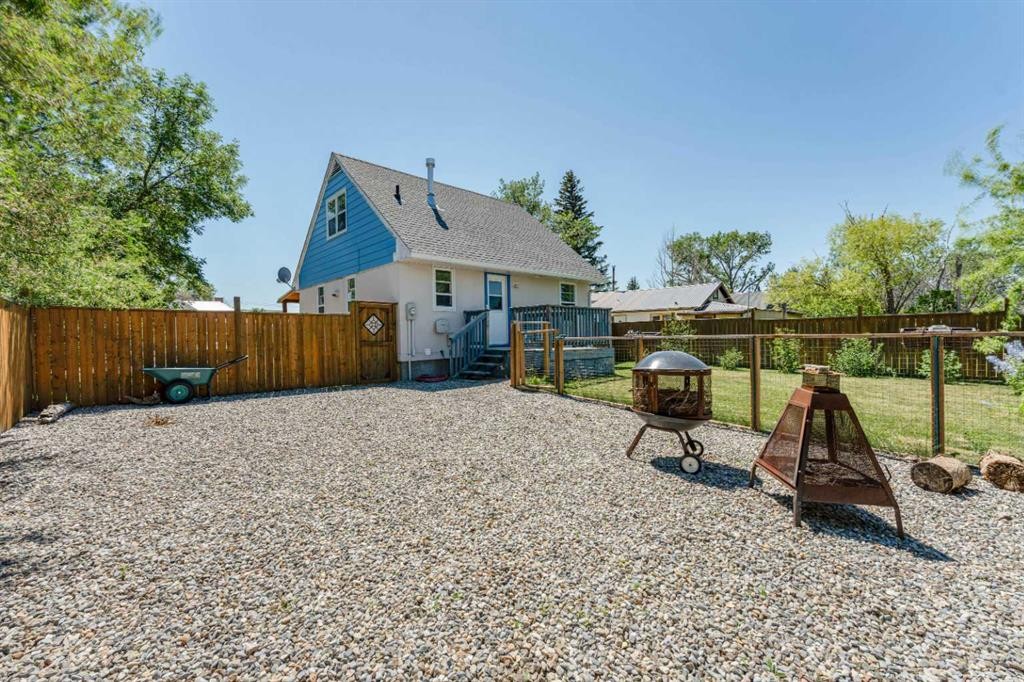 305 1 Avenue South, Coutts, AB