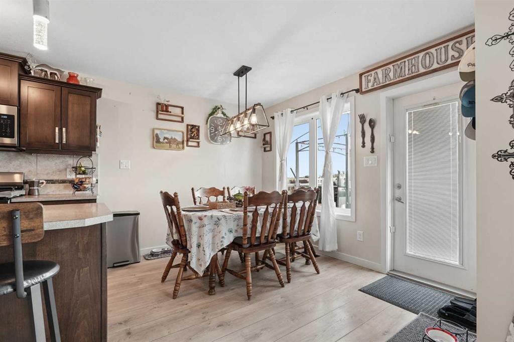648 Parkside Green, Coaldale, AB - Indoor Photo Showing Dining Room