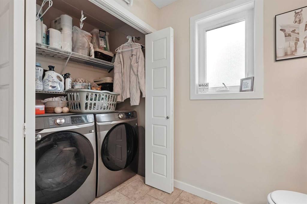 648 Parkside Green, Coaldale, AB - Indoor Photo Showing Laundry Room