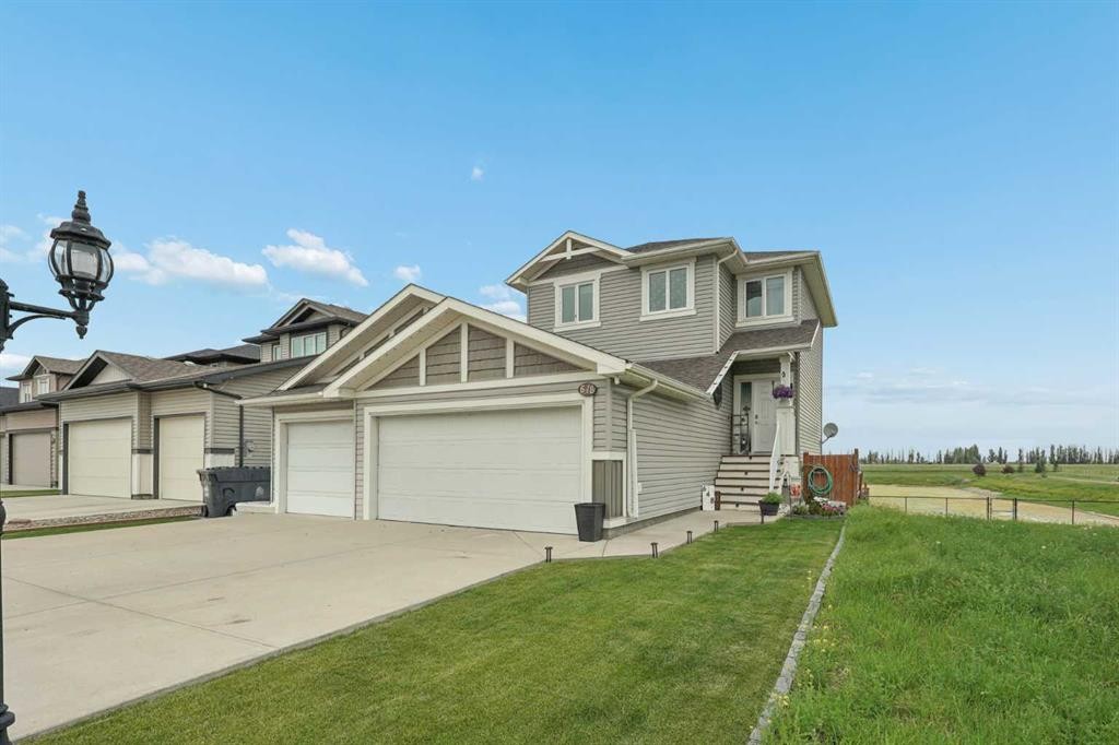 648 Parkside Green, Coaldale, AB - Outdoor With Facade