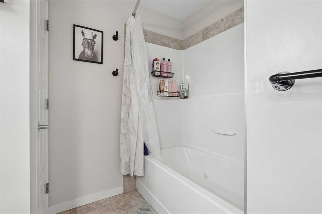 648 Parkside Green, Coaldale, AB - Indoor Photo Showing Bathroom