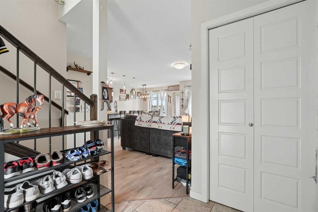 648 Parkside Green, Coaldale, AB - Indoor Photo Showing Other Room