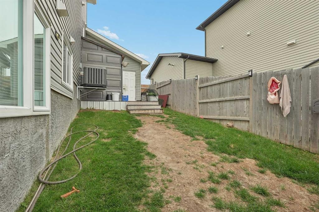 648 Parkside Green, Coaldale, AB - Outdoor