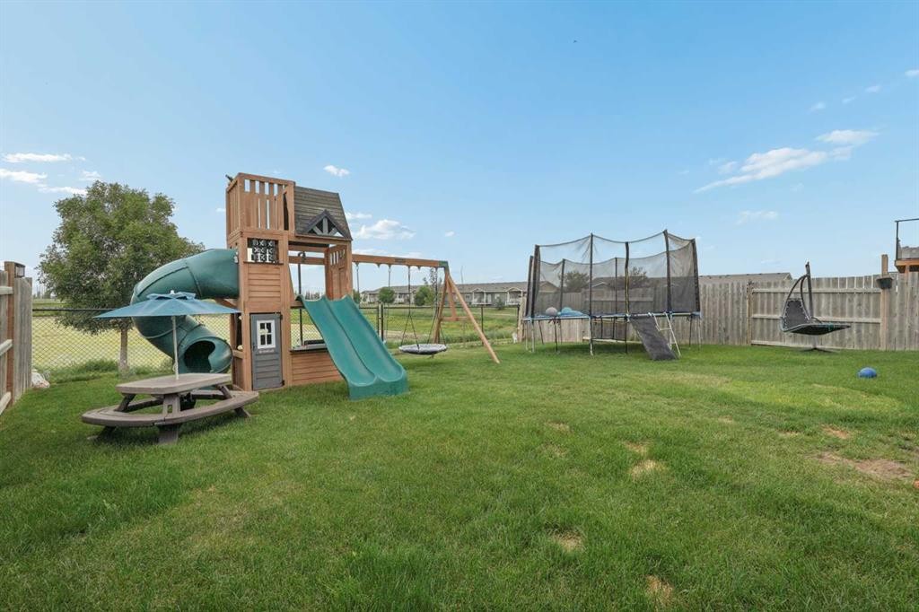 648 Parkside Green, Coaldale, AB - Outdoor