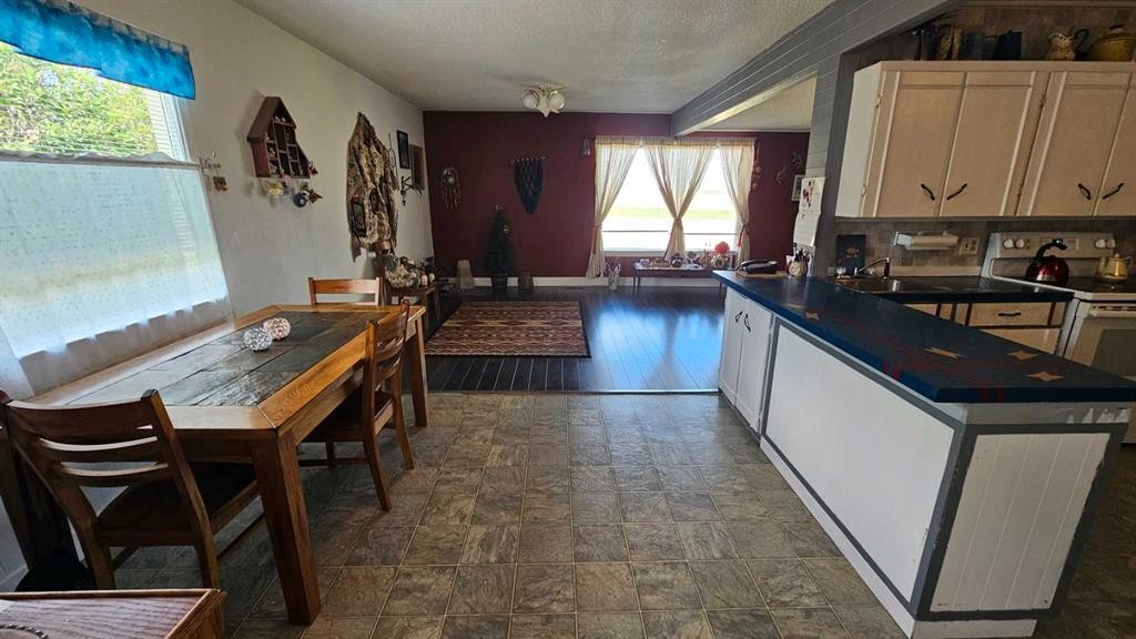 104 1 A Avenue, Coutts, AB - Indoor