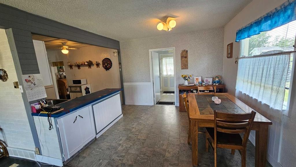 104 1 A Avenue, Coutts, AB - Indoor