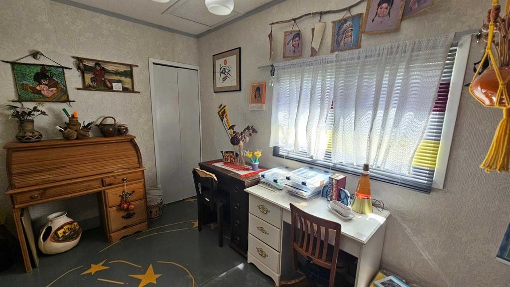 104 1 A Avenue, Coutts, AB - Indoor