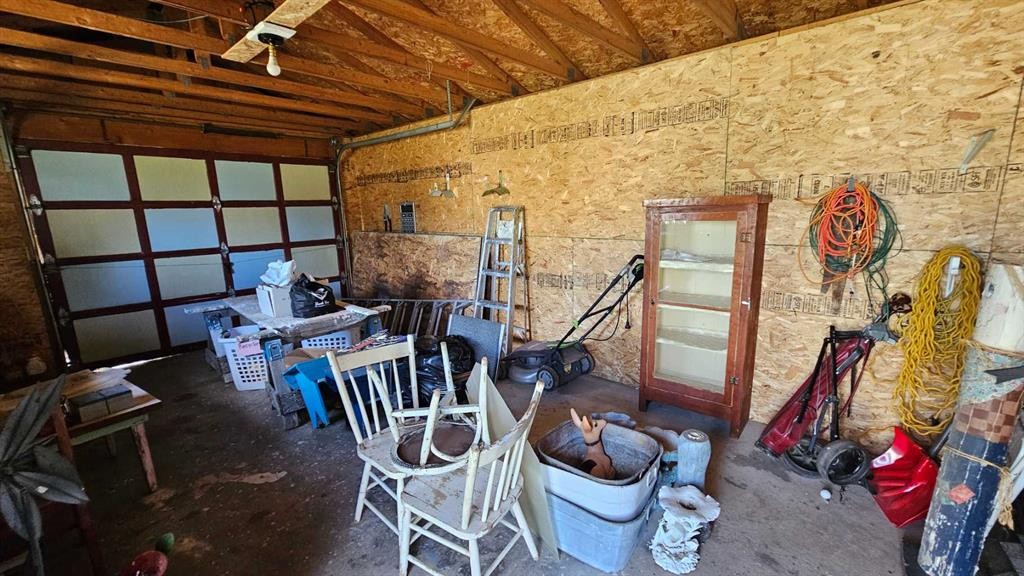 104 1 A Avenue, Coutts, AB - Indoor