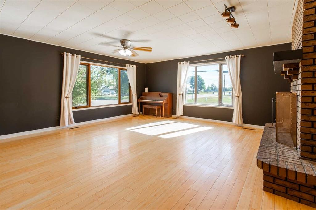 180 E 400 N, Raymond, AB - Indoor