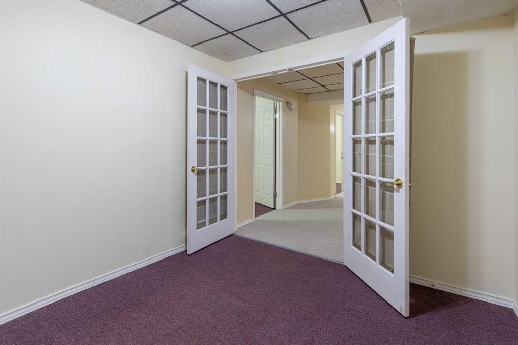 180 E 400 N, Raymond, AB - Indoor Photo Showing Other Room
