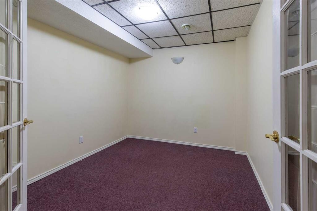 180 E 400 N, Raymond, AB - Indoor Photo Showing Other Room