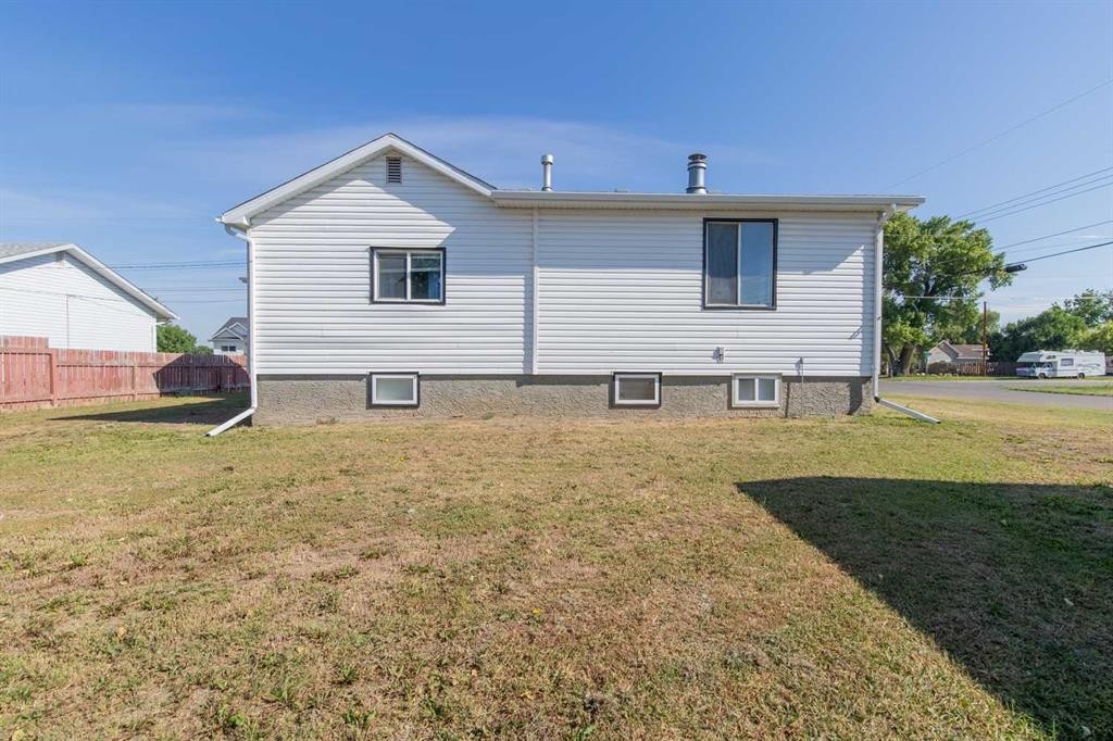 180 E 400 N, Raymond, AB - Outdoor With Exterior