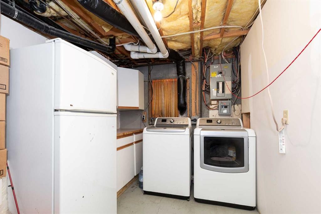 258 Mcdermott Road, Coalhurst, AB - Indoor Photo Showing Laundry Room