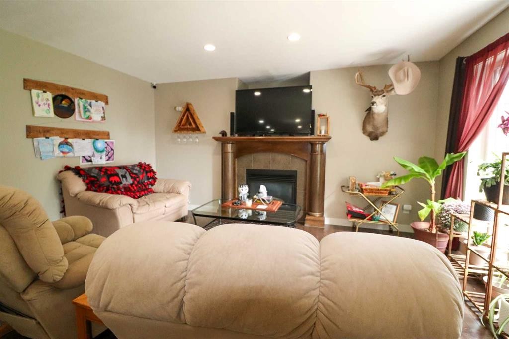 71 Coalbanks Gate West, Lethbridge, AB - Indoor Photo Showing Living Room With Fireplace
