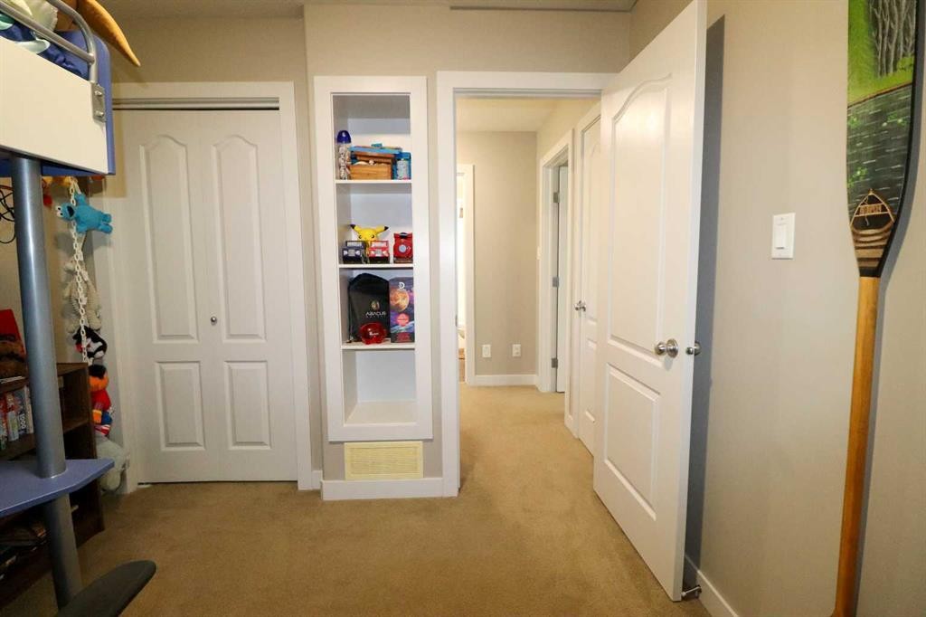 71 Coalbanks Gate West, Lethbridge, AB - Indoor Photo Showing Other Room