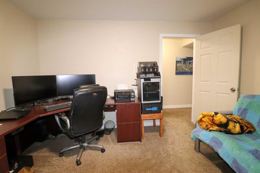 71 Coalbanks Gate West, Lethbridge, AB - Indoor Photo Showing Office