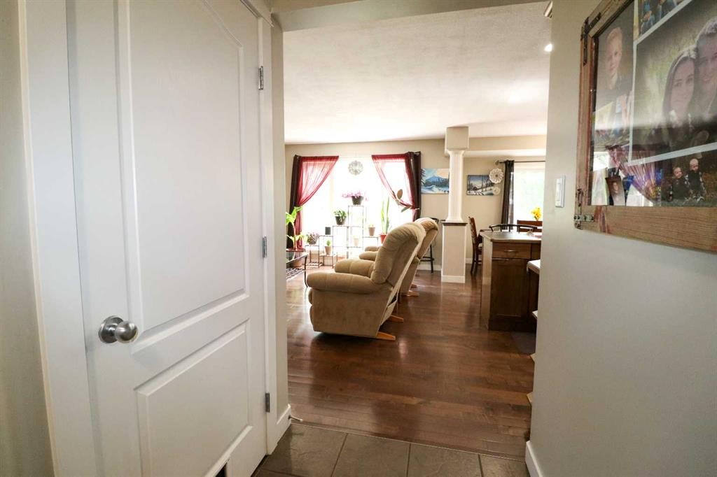 71 Coalbanks Gate West, Lethbridge, AB - Indoor Photo Showing Other Room