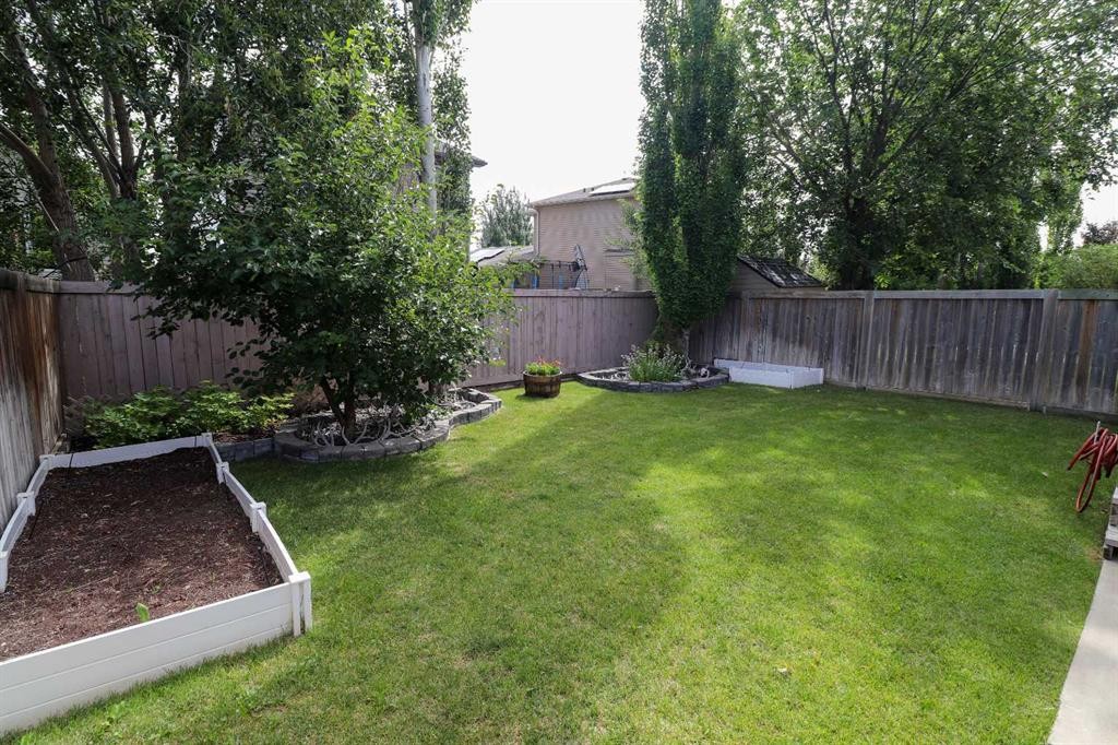 71 Coalbanks Gate West, Lethbridge, AB - Outdoor With Backyard