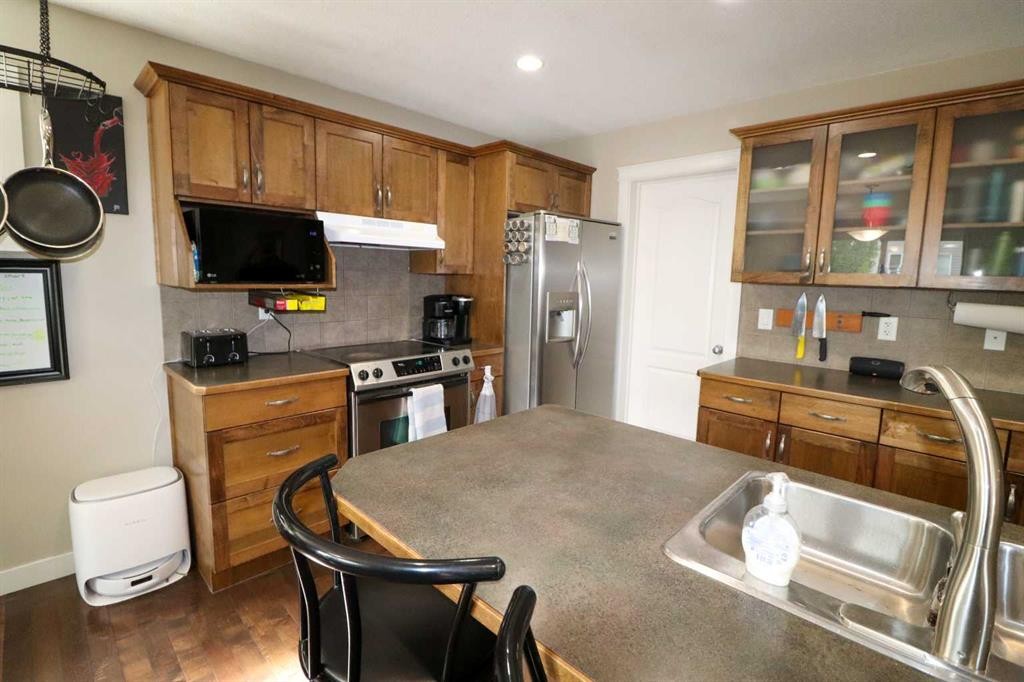 71 Coalbanks Gate West, Lethbridge, AB - Indoor Photo Showing Kitchen