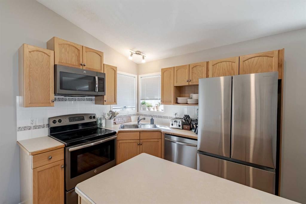 77 Blackfoot Crescent West, Lethbridge, AB