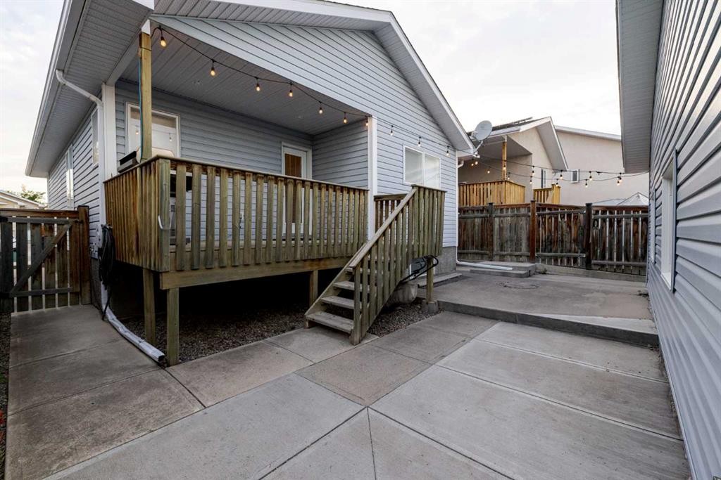 77 Blackfoot Crescent West, Lethbridge, AB