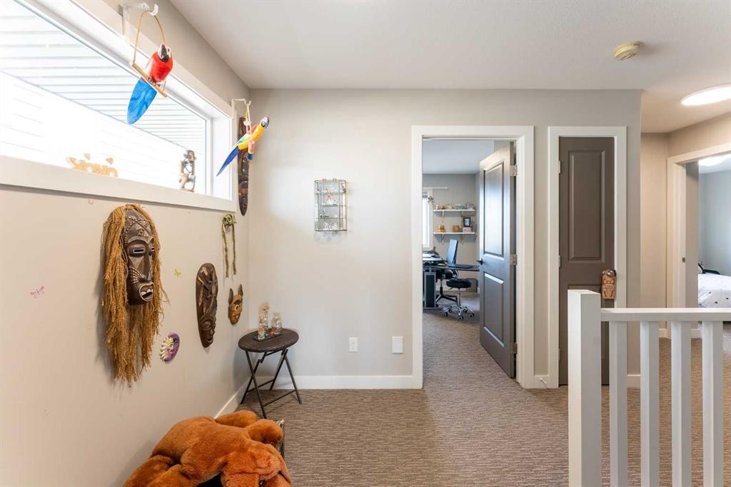 437 Devonia Way West, Lethbridge, AB - Indoor Photo Showing Other Room