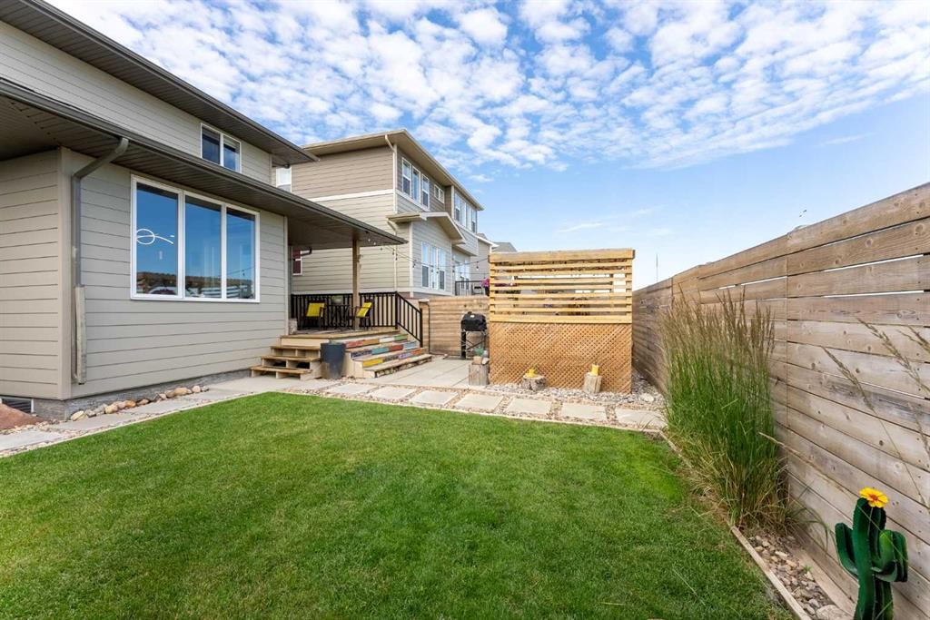 437 Devonia Way West, Lethbridge, AB - Outdoor With Exterior