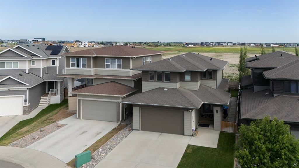 437 Devonia Way West, Lethbridge, AB - Outdoor With Facade