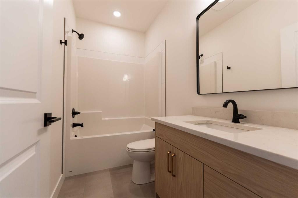 3076 21 Street, Coaldale, AB - Indoor Photo Showing Bathroom