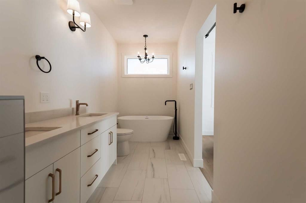 3076 21 Street, Coaldale, AB - Indoor Photo Showing Bathroom