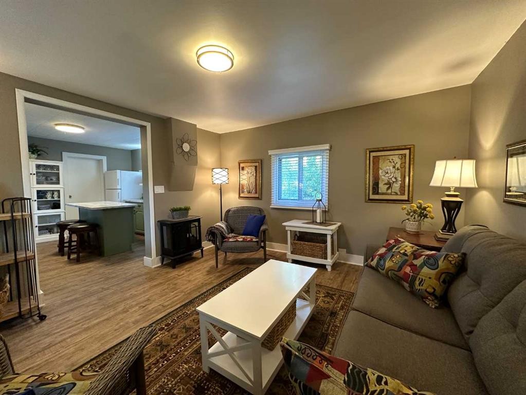 1310 84 Street, Coleman, AB - Indoor Photo Showing Living Room