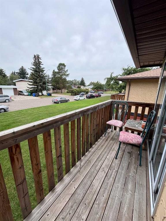 4-5 Acadia Road West, Lethbridge, AB