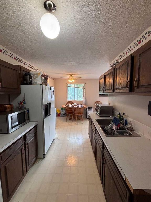 4-5 Acadia Road West, Lethbridge, AB