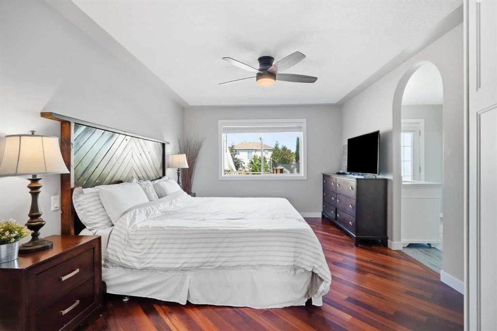 14 Lloyd Crescent Ne, Langdon, AB - Indoor Photo Showing Bedroom