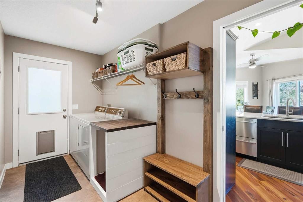 14 Lloyd Crescent Ne, Langdon, AB - Indoor Photo Showing Laundry Room