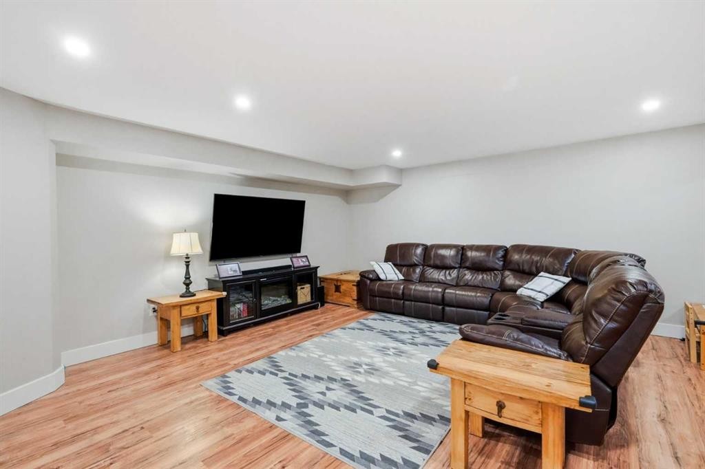 14 Lloyd Crescent Ne, Langdon, AB - Indoor