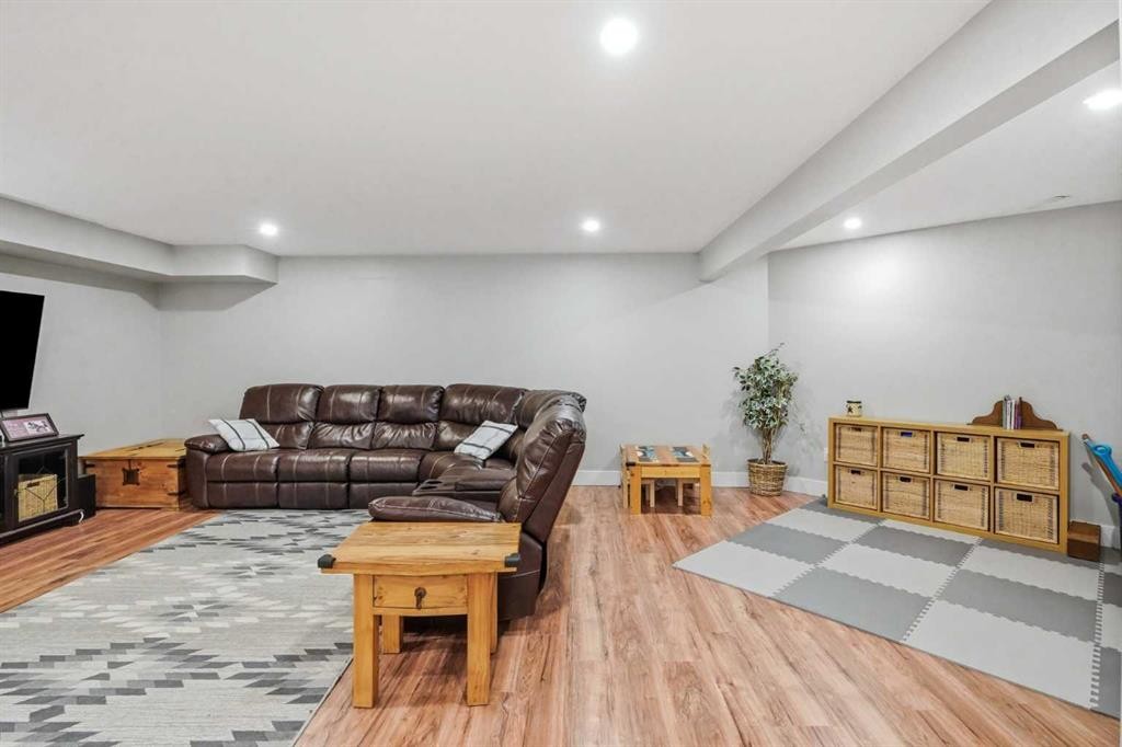 14 Lloyd Crescent Ne, Langdon, AB - Indoor