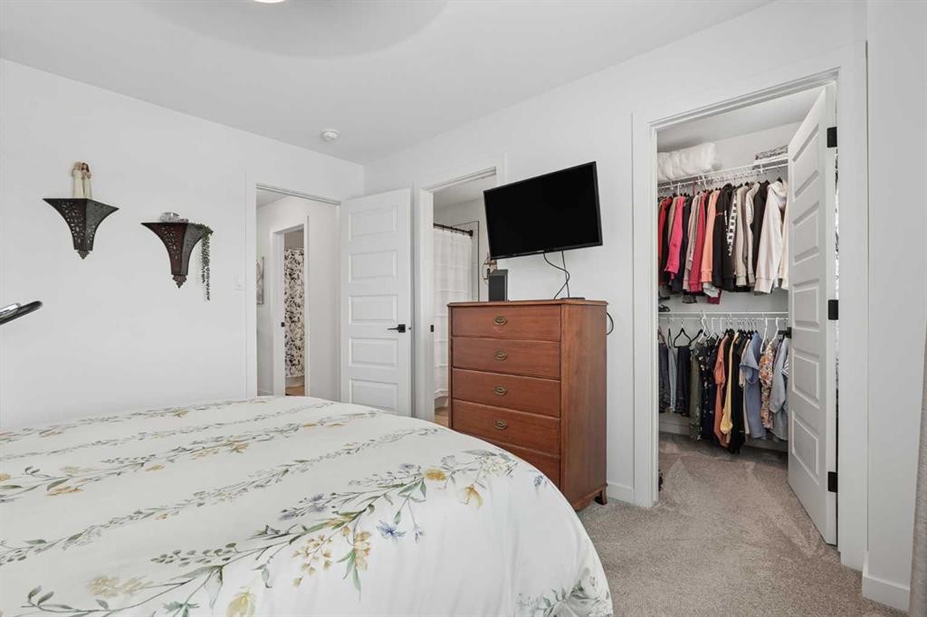 1402-210 Firelight Way West, Lethbridge, AB - Indoor Photo Showing Bedroom