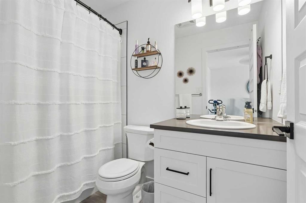 1402-210 Firelight Way West, Lethbridge, AB - Indoor Photo Showing Bathroom