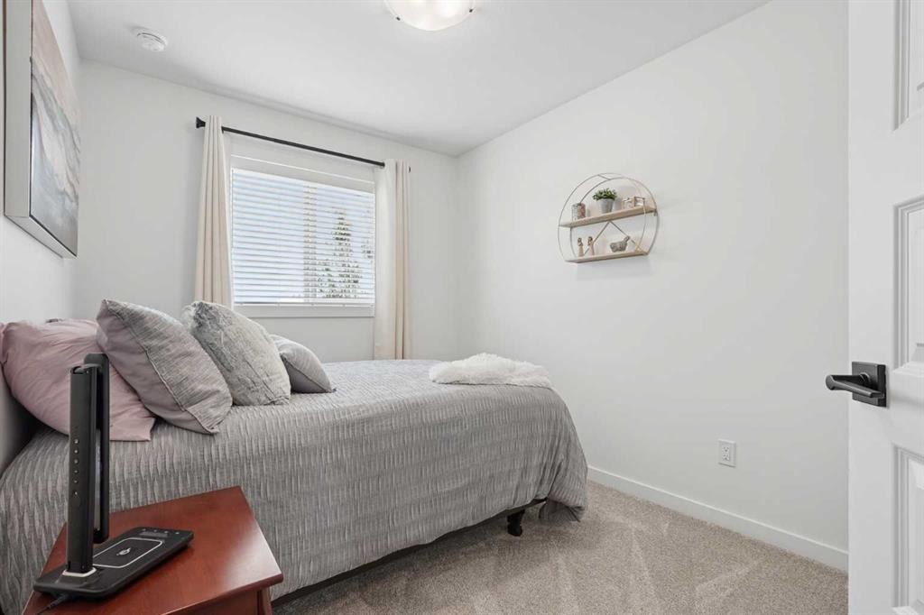 1402-210 Firelight Way West, Lethbridge, AB - Indoor Photo Showing Bedroom