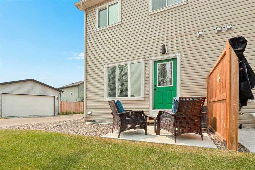 1402-210 Firelight Way West, Lethbridge, AB - Outdoor With Exterior