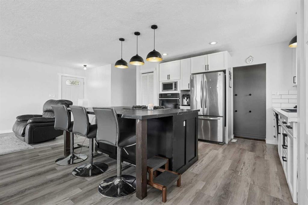 25021 Rge Rd 254, Cardston, AB - Indoor Photo Showing Kitchen With Upgraded Kitchen