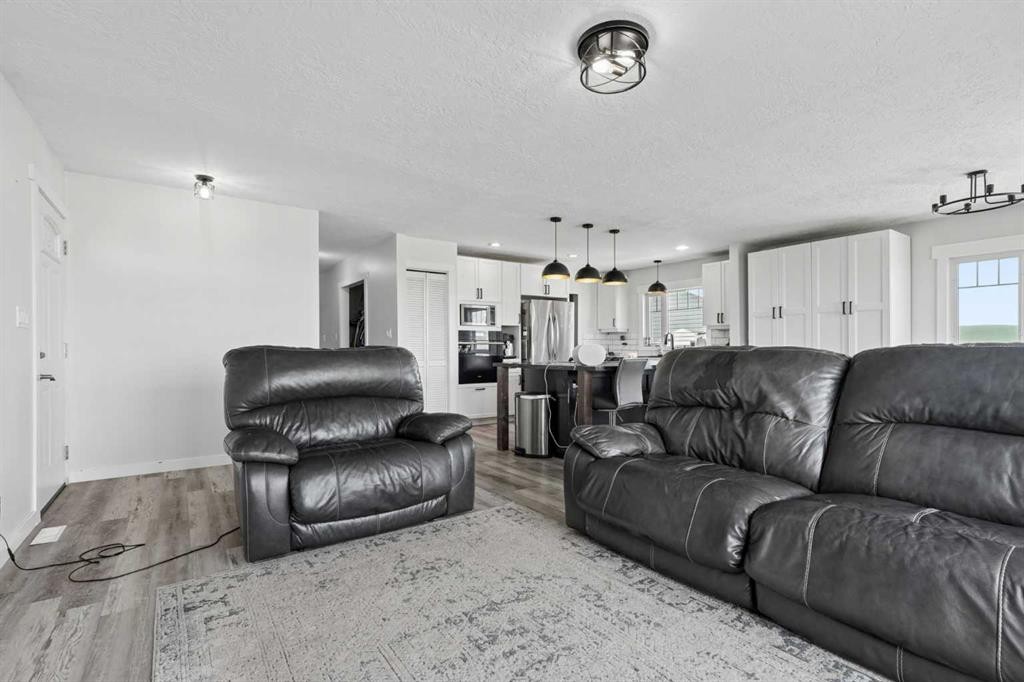 25021 Rge Rd 254, Cardston, AB - Indoor Photo Showing Living Room