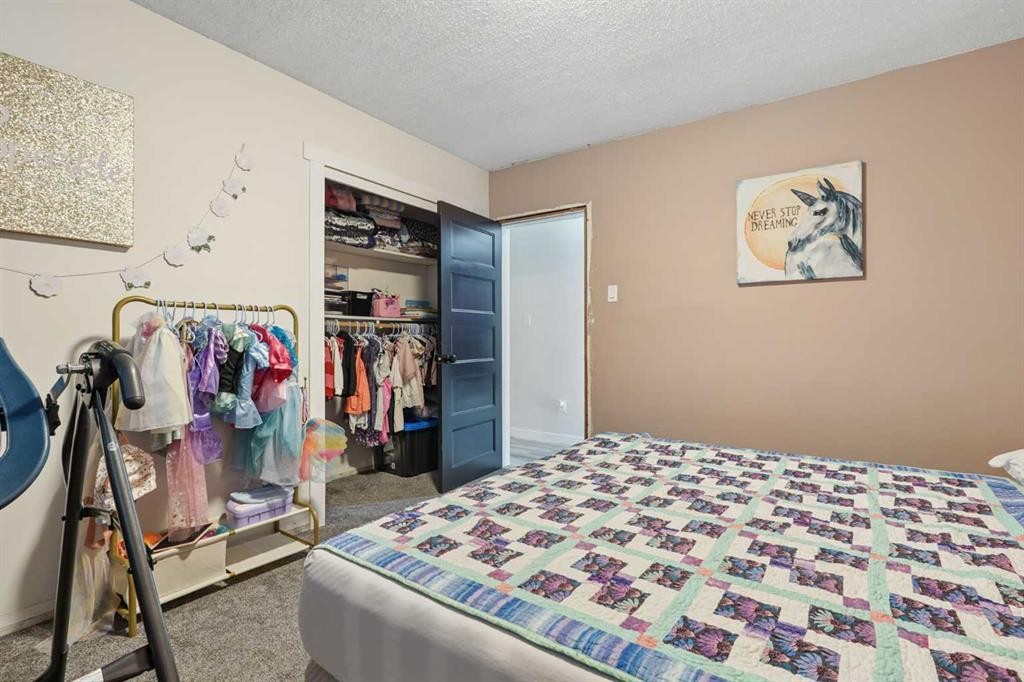 25021 Rge Rd 254, Cardston, AB - Indoor Photo Showing Bedroom