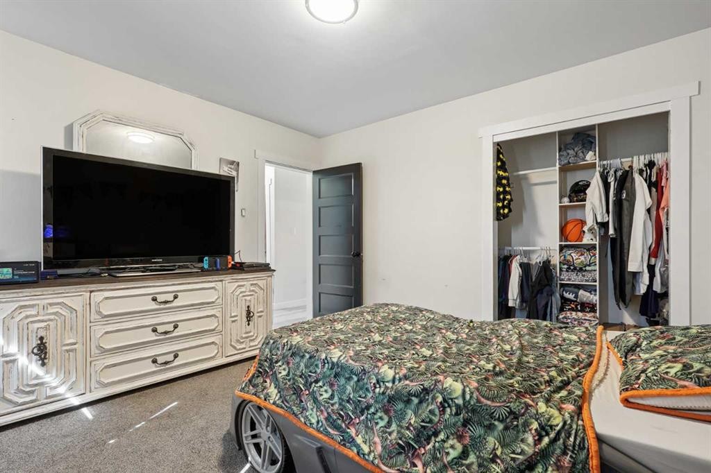 25021 Rge Rd 254, Cardston, AB - Indoor Photo Showing Bedroom