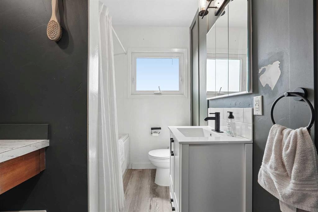25021 Rge Rd 254, Cardston, AB - Indoor Photo Showing Bathroom